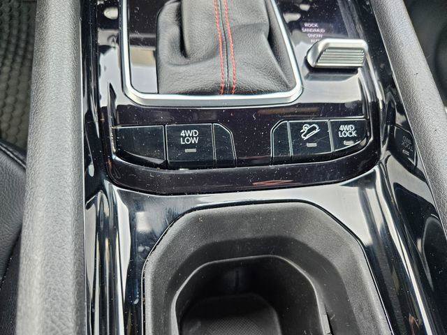 Used 2025 Jeep Compass Trailhawk AWD/4WD image 29