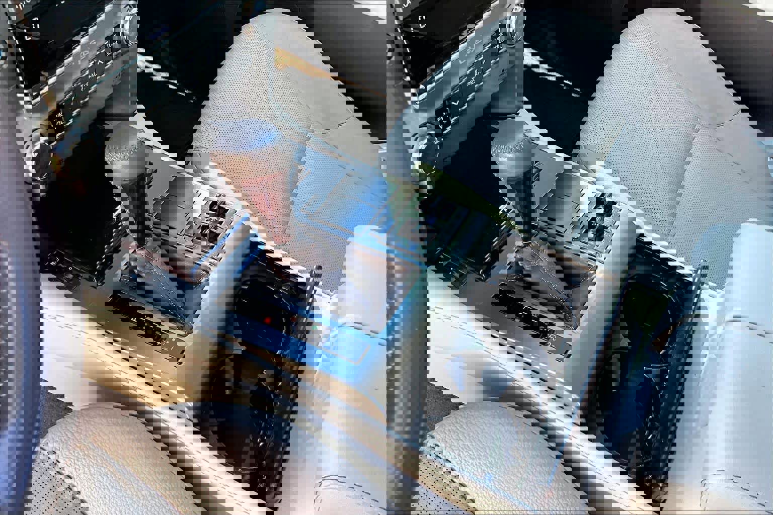 Used 2018 Lexus GX 460 Premium w/ Premium Package image 17