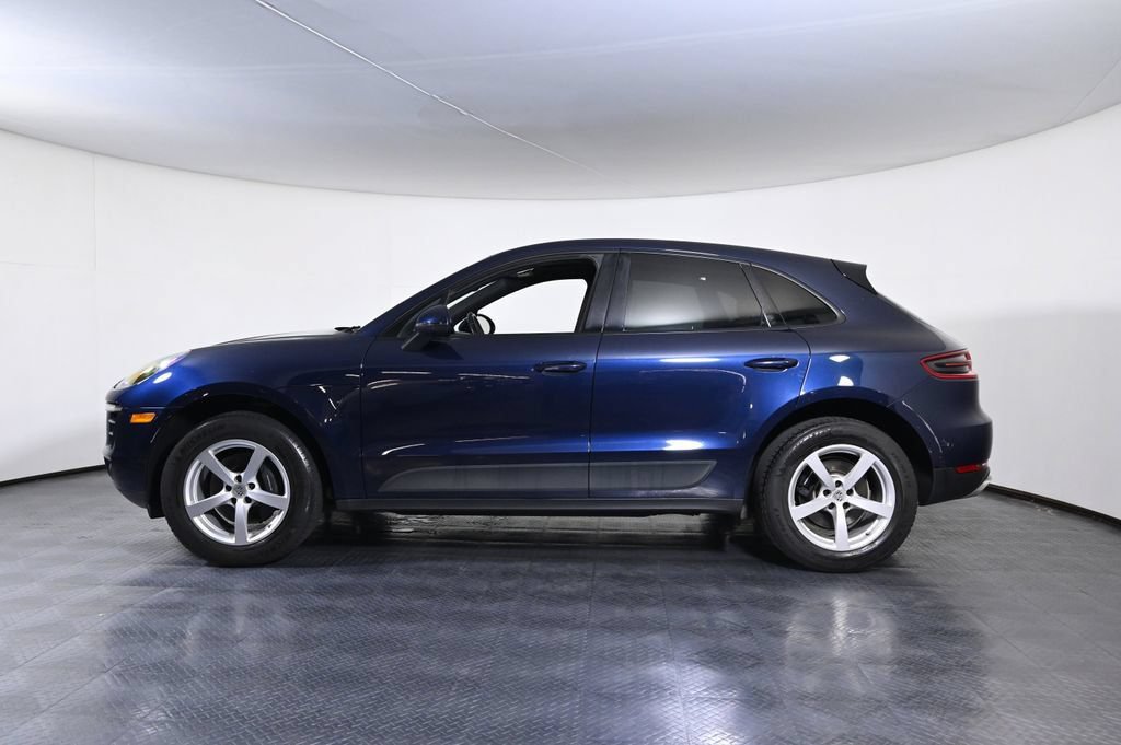 Certified 2018 Porsche Macan AWD/4WD image 2