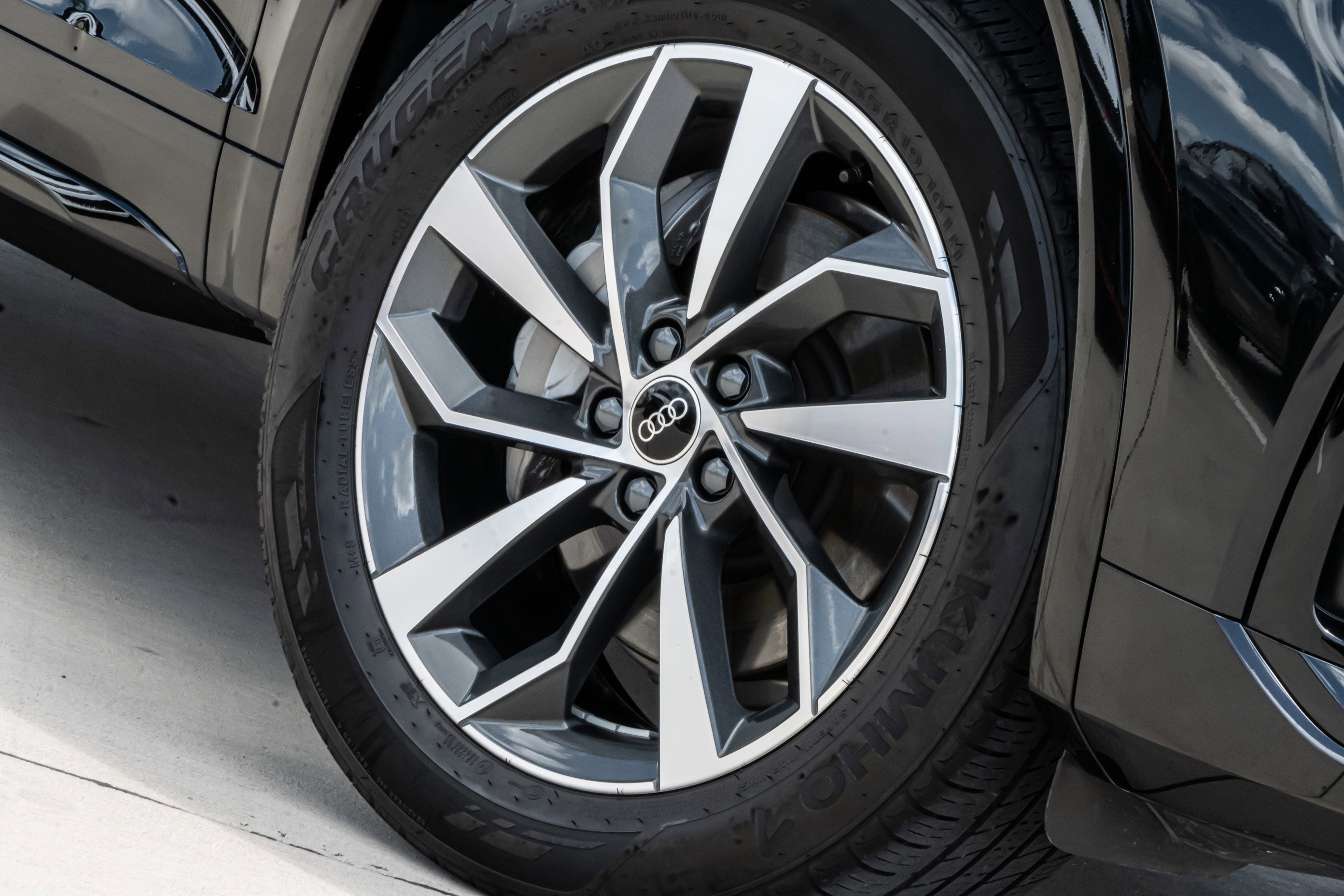 Used 2024 Audi Q5 2.0T Premium w/ Summer of Audi Package image 11