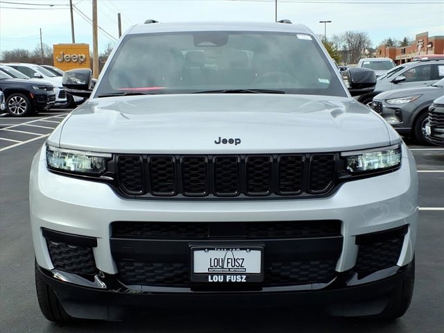 Used 2023 Jeep Grand Cherokee L Laredo image 34