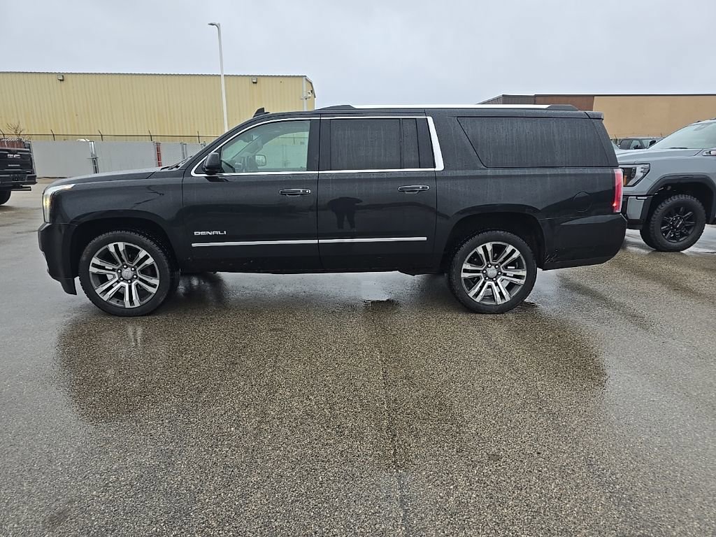 Used 2018 GMC Yukon XL Denali w/ Denali Ultimate Package AWD/4WD image 3