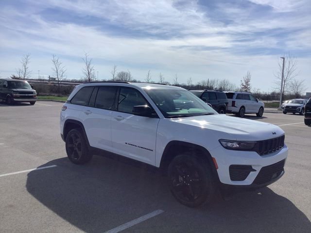 Used 2023 Jeep Grand Cherokee Altitude image 8