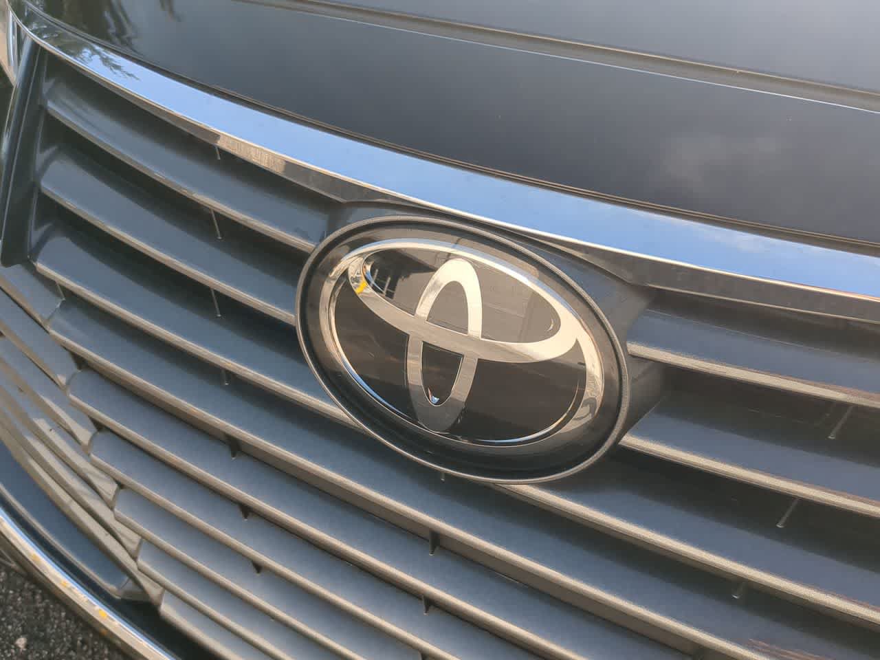Used 2022 Toyota Avalon XLE w/ Moonroof Package FWD image 11