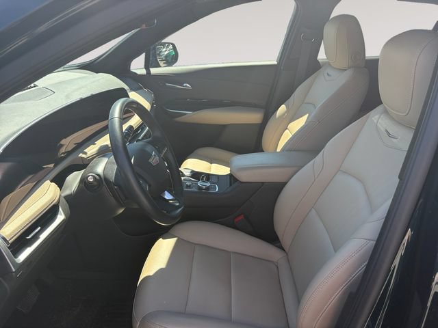 Used 2024 Cadillac XT4 Luxury w/ Cold Weather Package AWD/4WD image 9