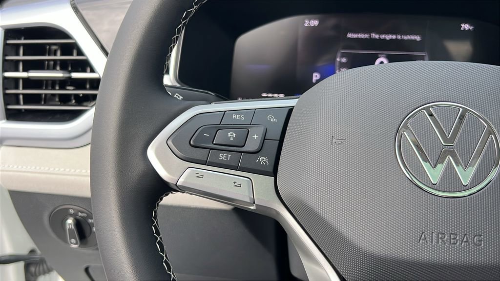 New 2025 Volkswagen Taos SE image 31