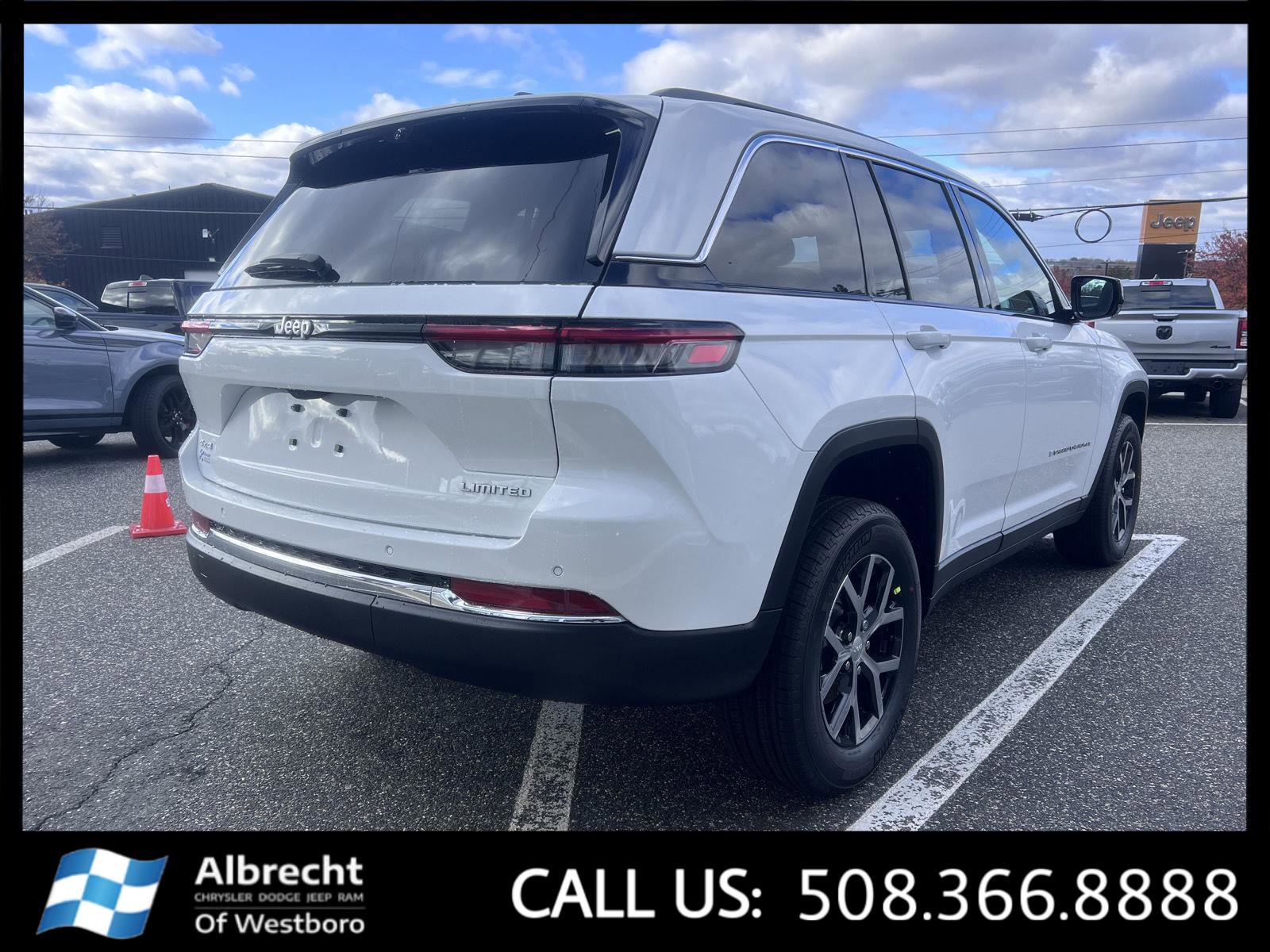 New 2025 Jeep Grand Cherokee Limited w/ Luxury Tech Group II image 5