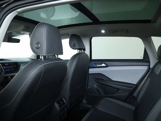 Used 2024 Volkswagen Taos SE image 15
