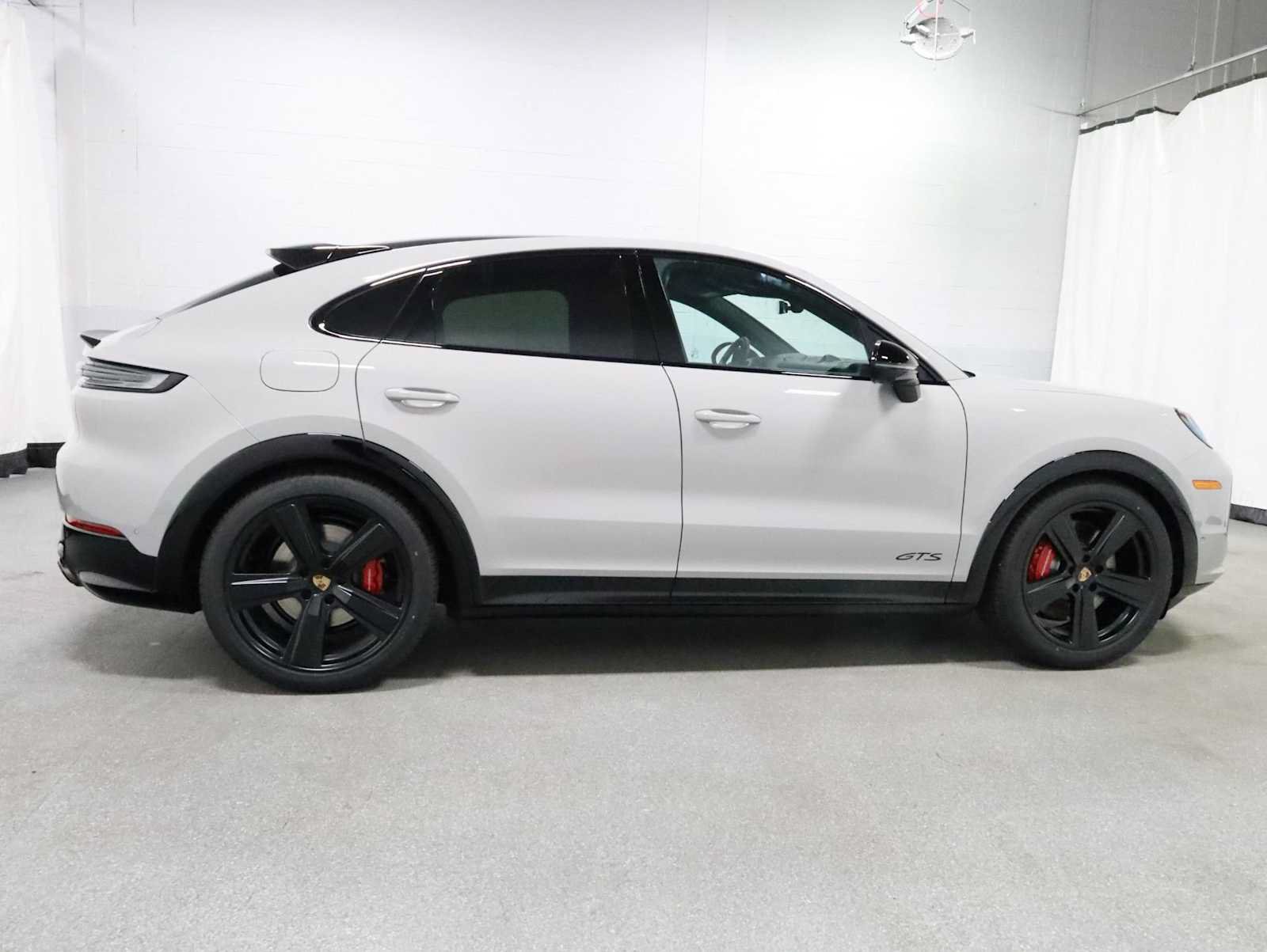 New 2026 Porsche Cayenne GTS AWD/4WD image 10