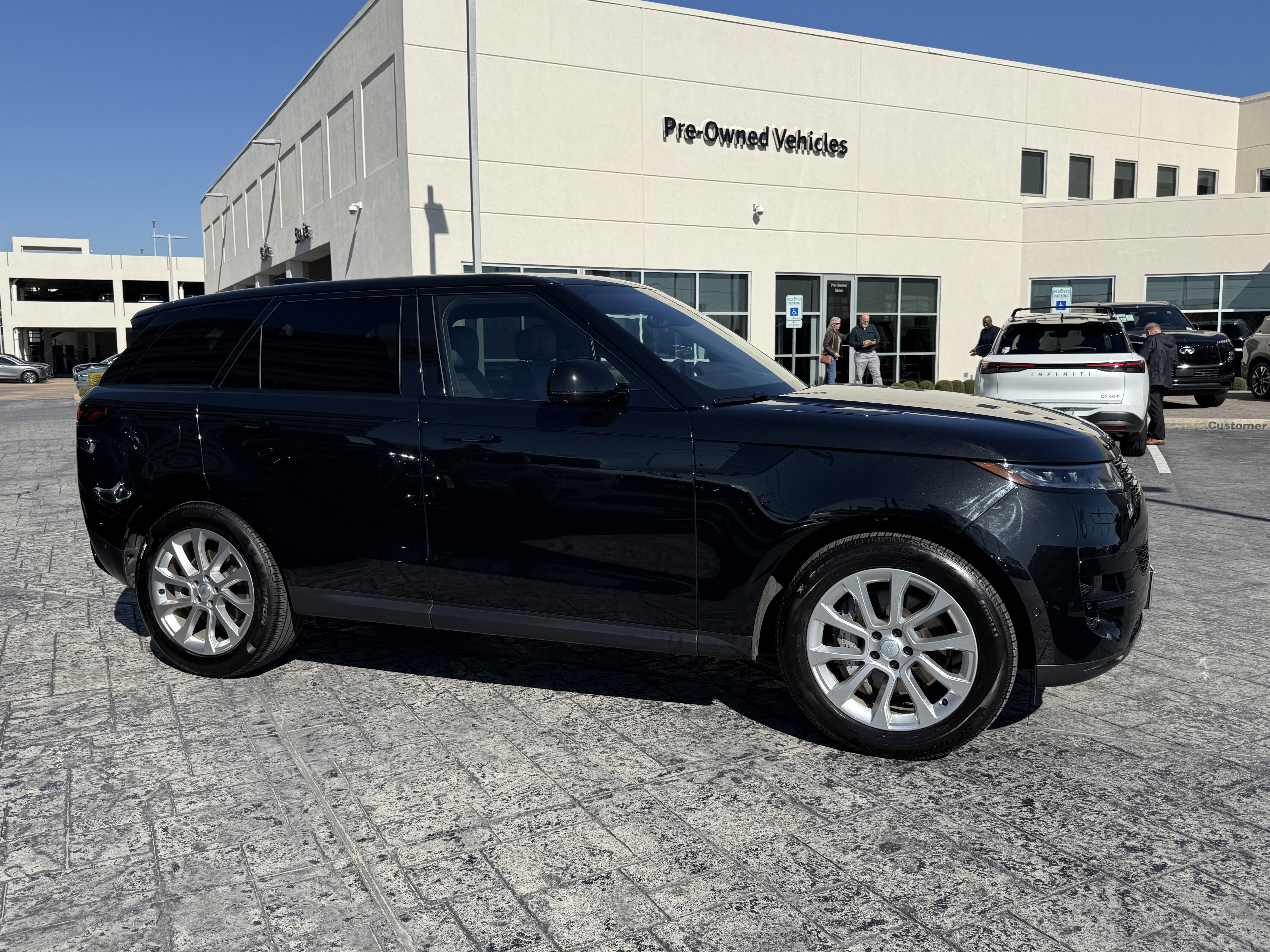 Used 2025 Land Rover Range Rover Sport SE image 8