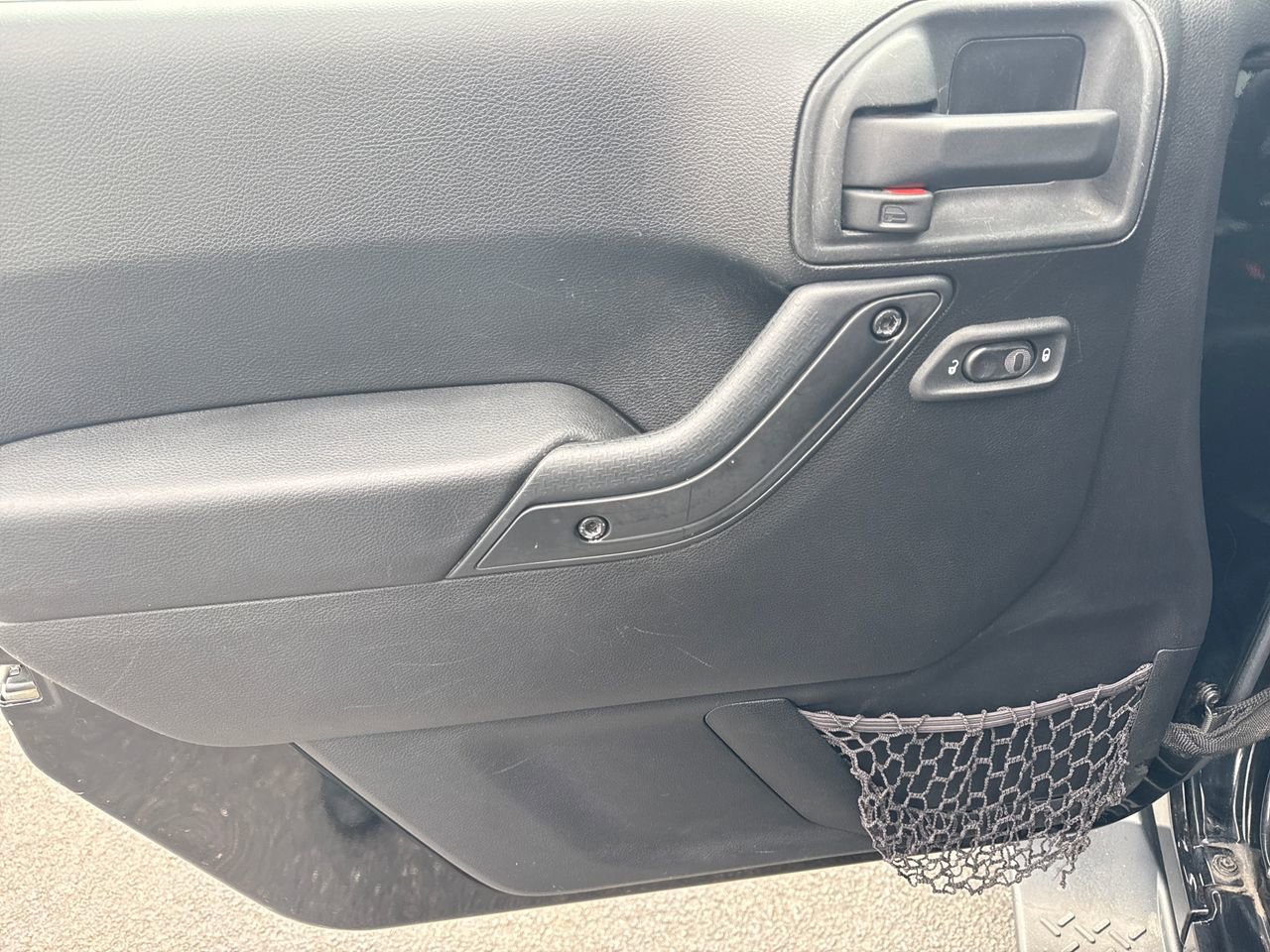 Used 2015 Jeep Wrangler Unlimited Sahara w/ Connectivity Group image 13