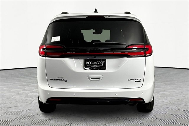 New 2026 Chrysler Pacifica Limited image 5
