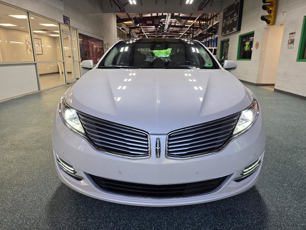 Used 2013 Lincoln MKZ FWD image 3