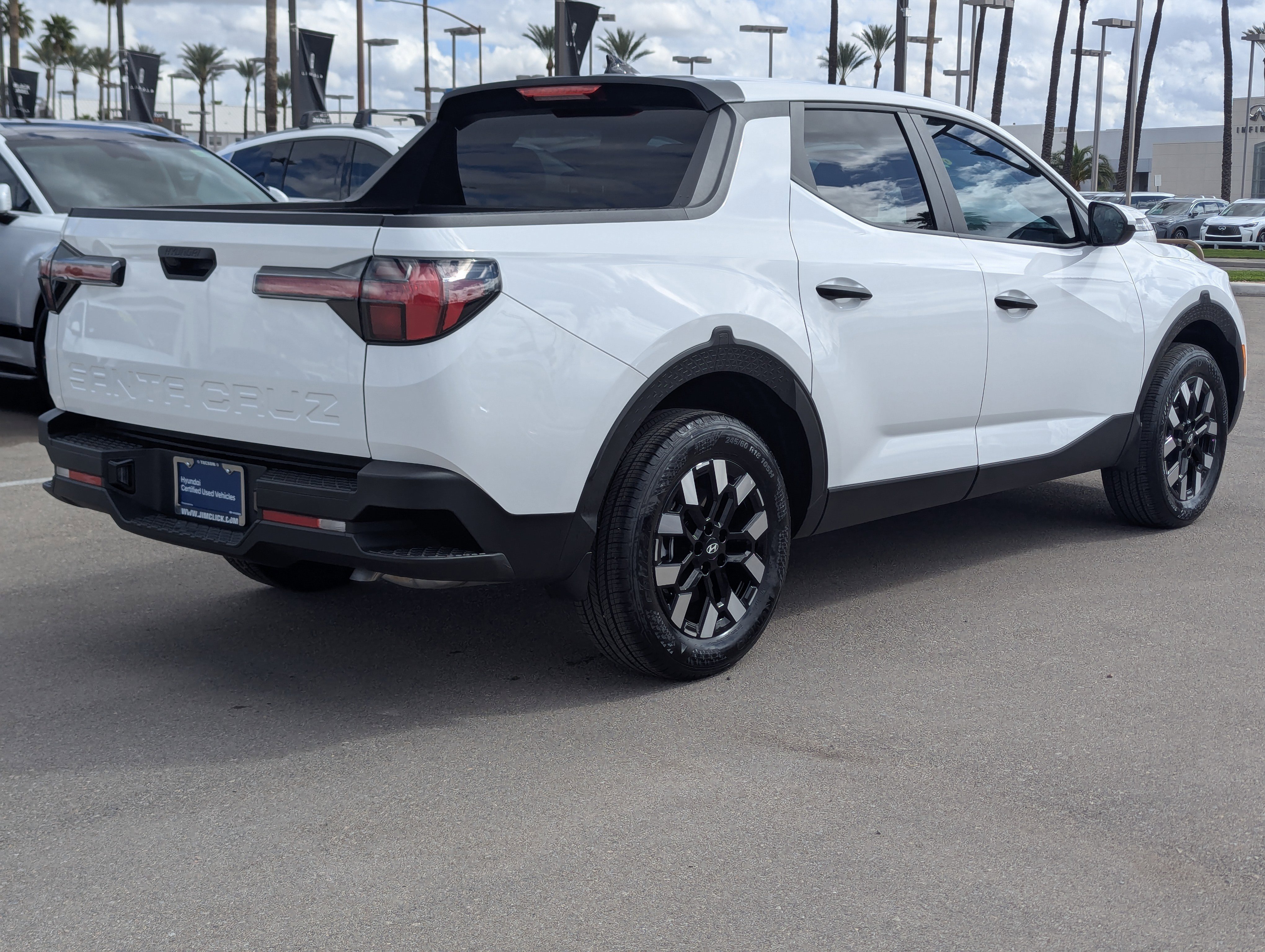 Certified 2025 Hyundai Santa Cruz SE image 2