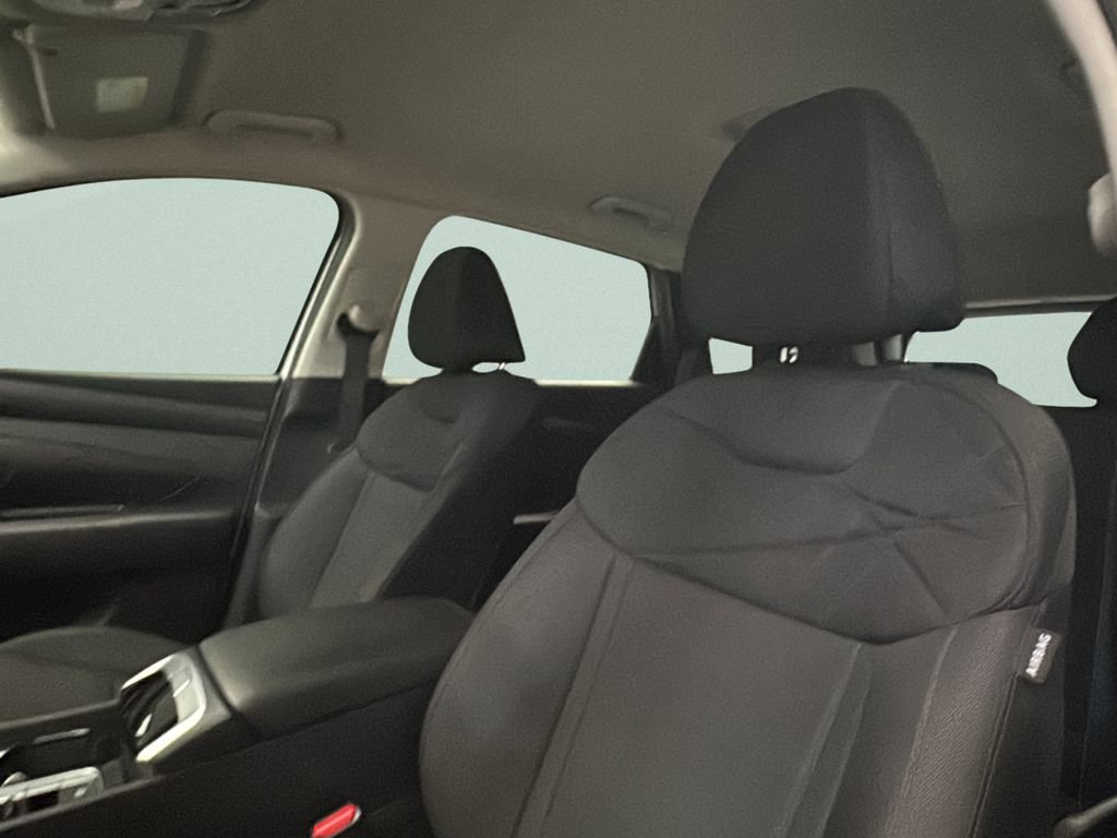 Certified 2025 Hyundai Tucson SE image 9