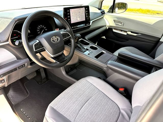 Used 2021 Toyota Sienna LE image 12