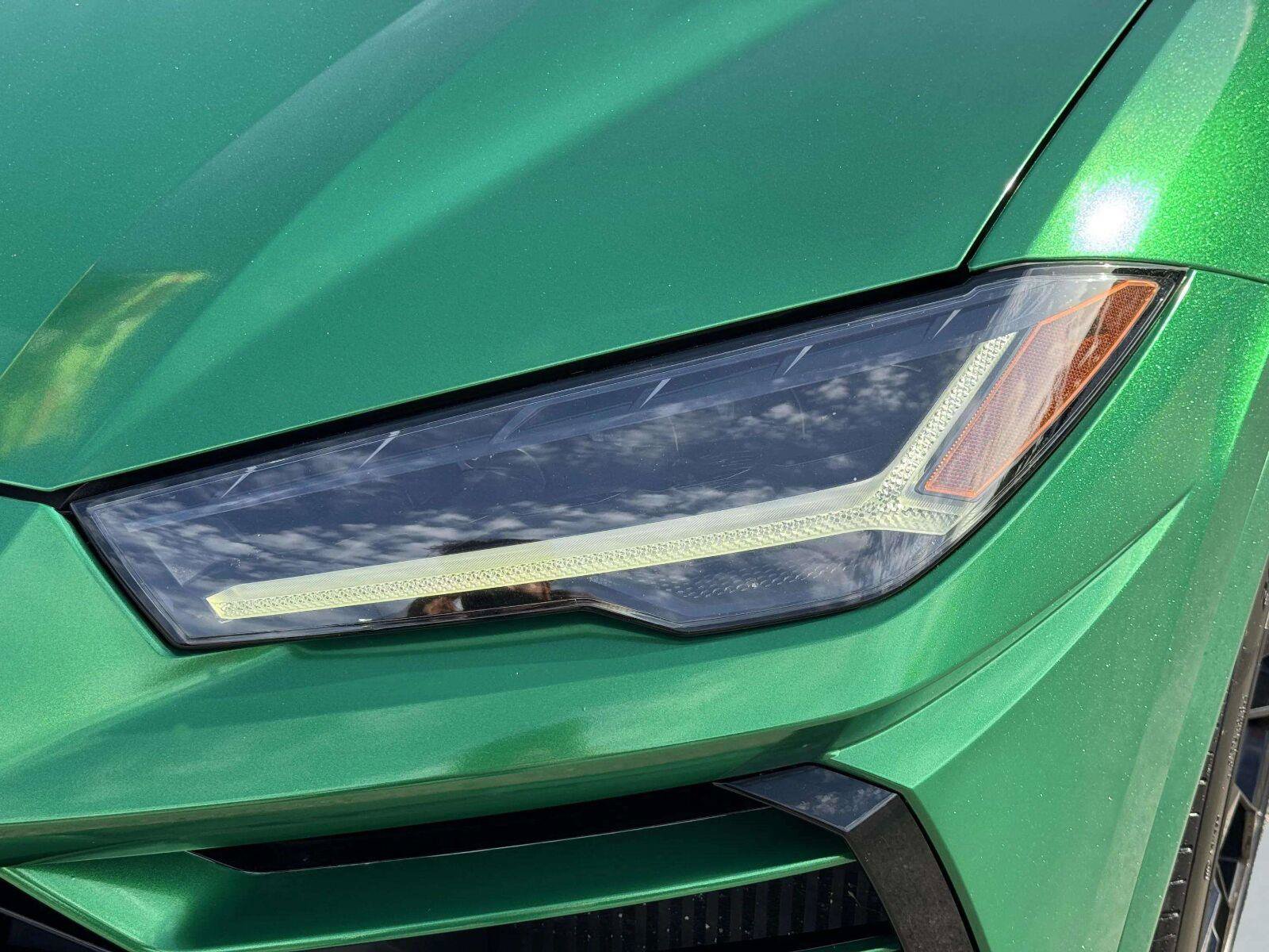 Used 2021 Lamborghini Urus AWD/4WD image 16