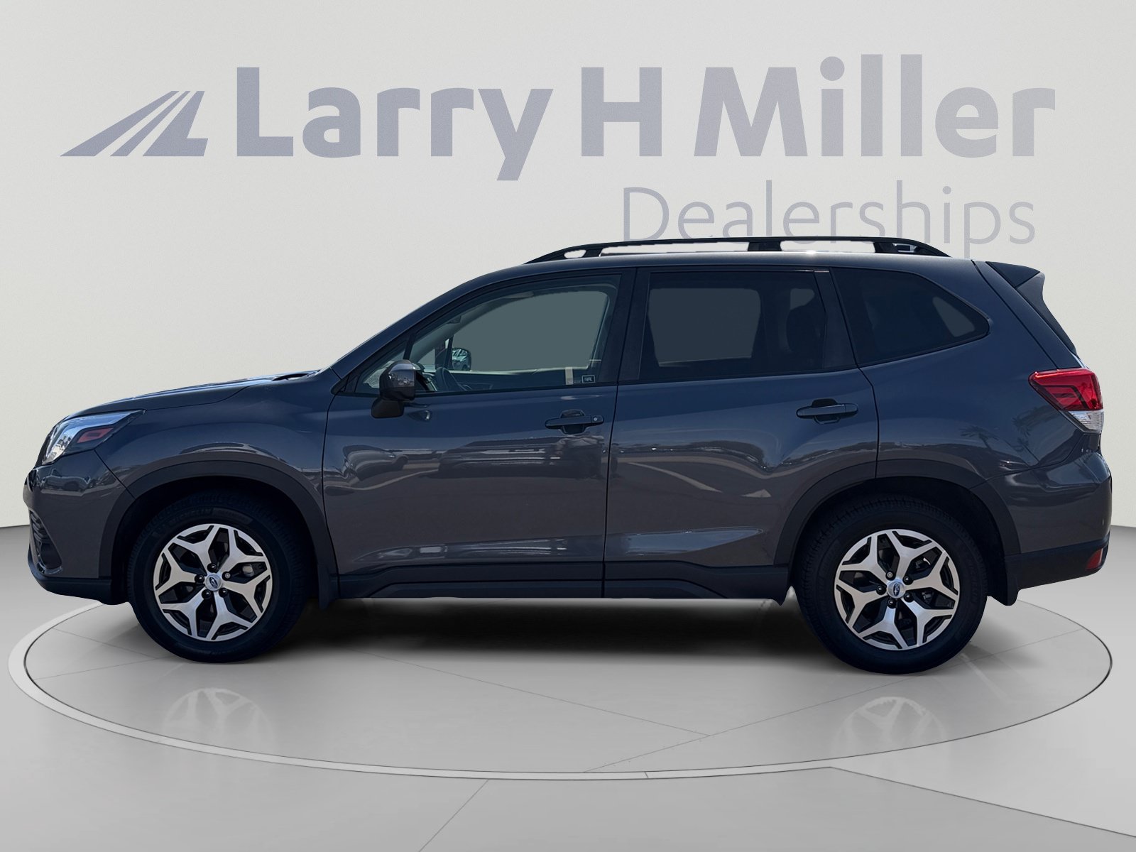 Used 2024 Subaru Forester Premium AWD/4WD image 2