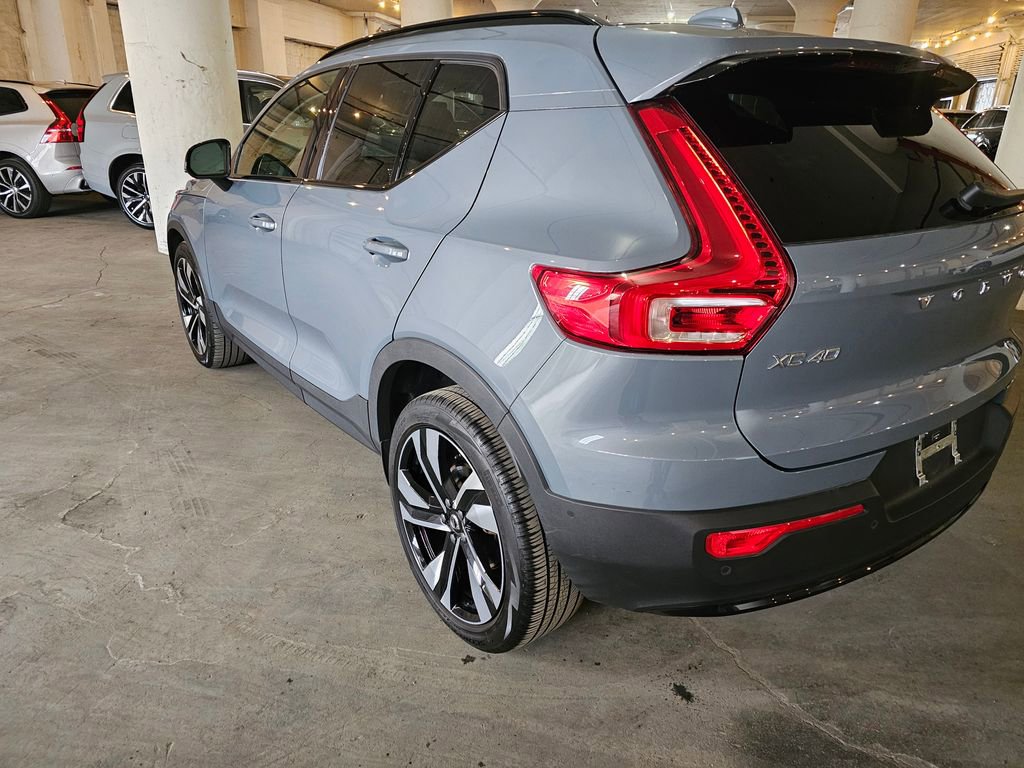 Certified 2023 Volvo XC40 B5 Ultimate w/ Protection Package Premier AWD/4WD image 2