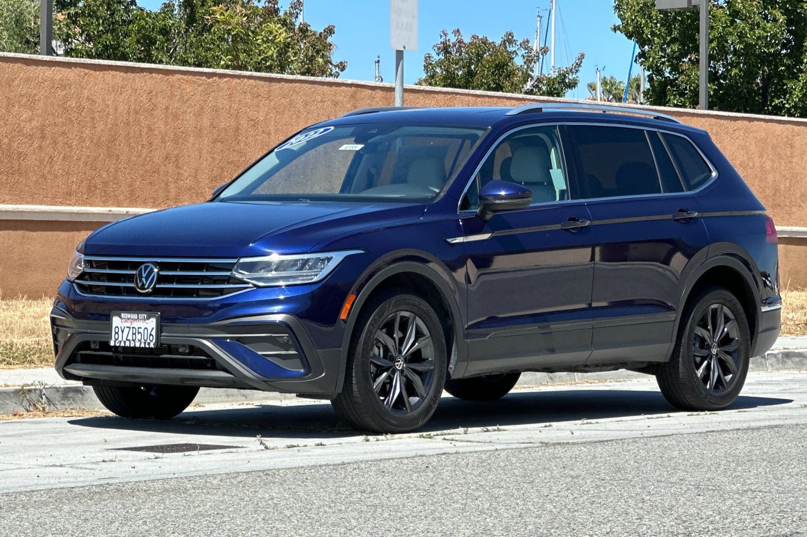 Used 2022 Volkswagen Tiguan SE w/ Panoramic Sunroof Package AWD/4WD image 8
