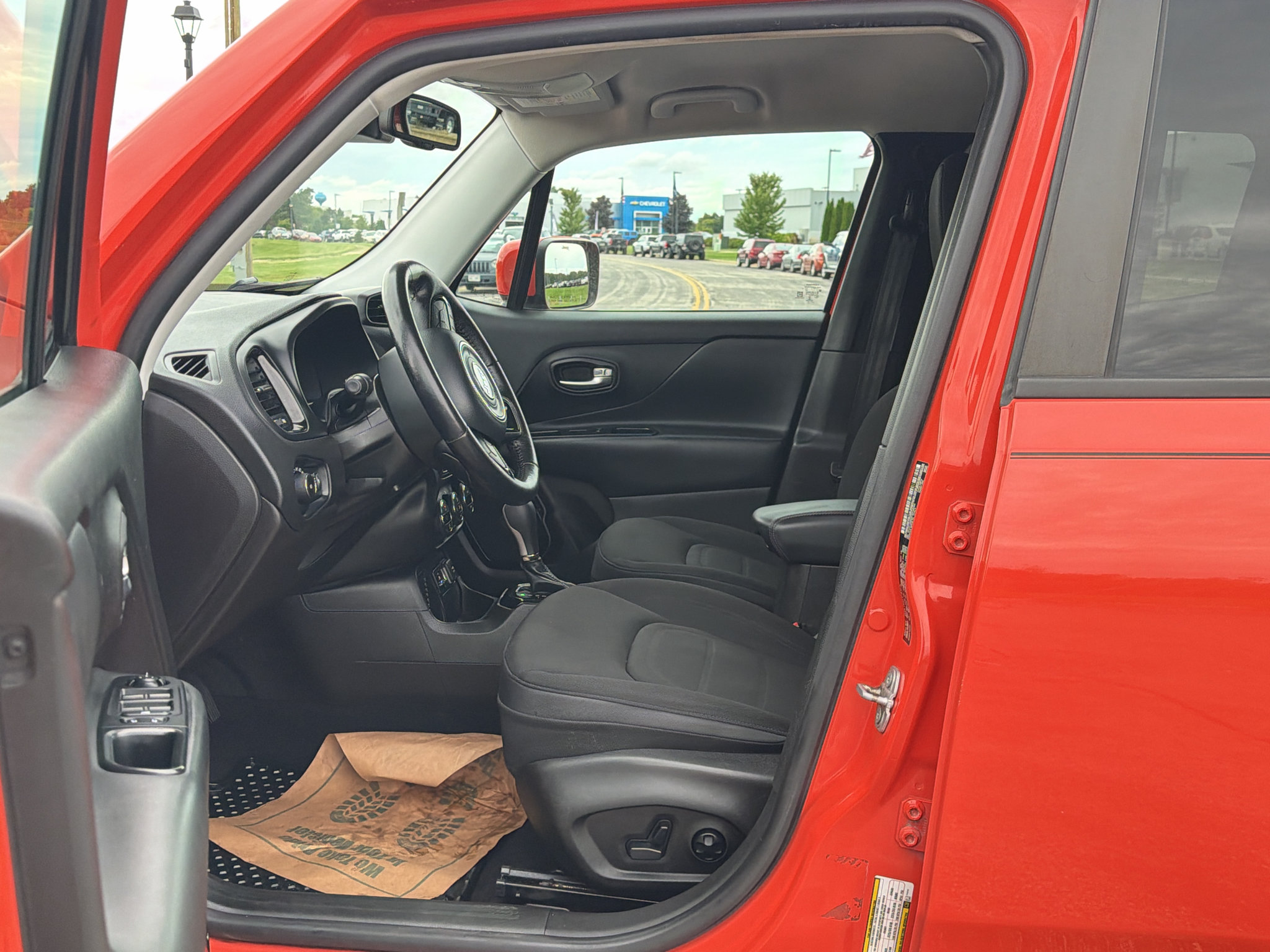 Used 2017 Jeep Renegade Altitude FWD image 13