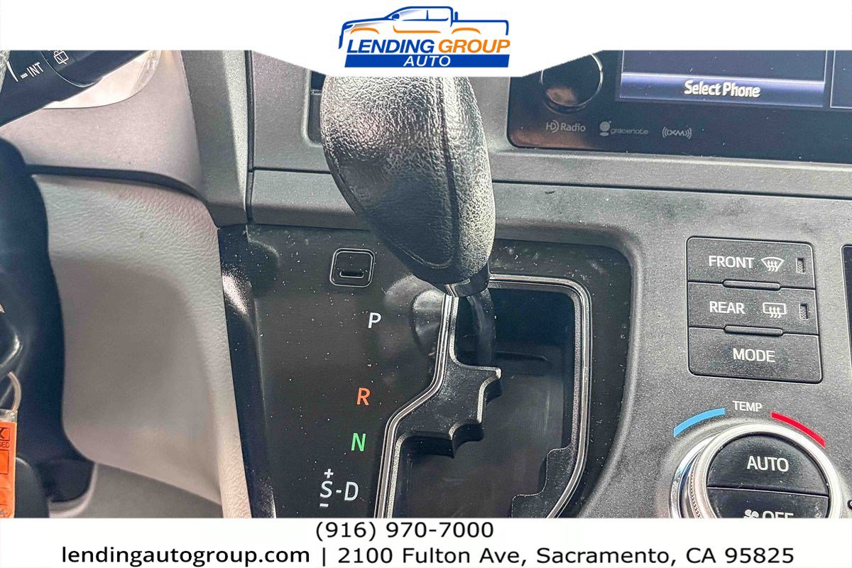 Used 2017 Toyota Sienna LE image 17