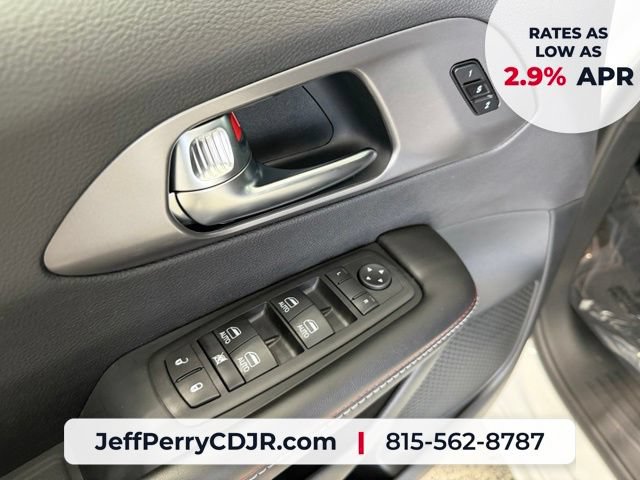 New 2027 Chrysler Pacifica Select FWD image 9
