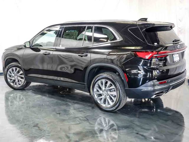 Used 2025 Buick Enclave Preferred AWD/4WD image 9