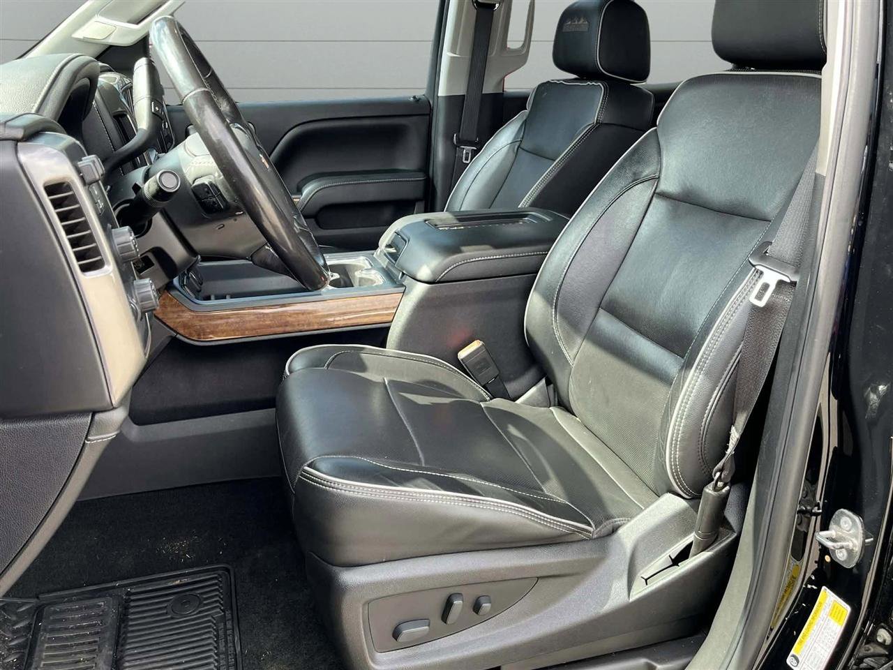 Used 2018 Chevrolet Silverado 1500 High Country image 14