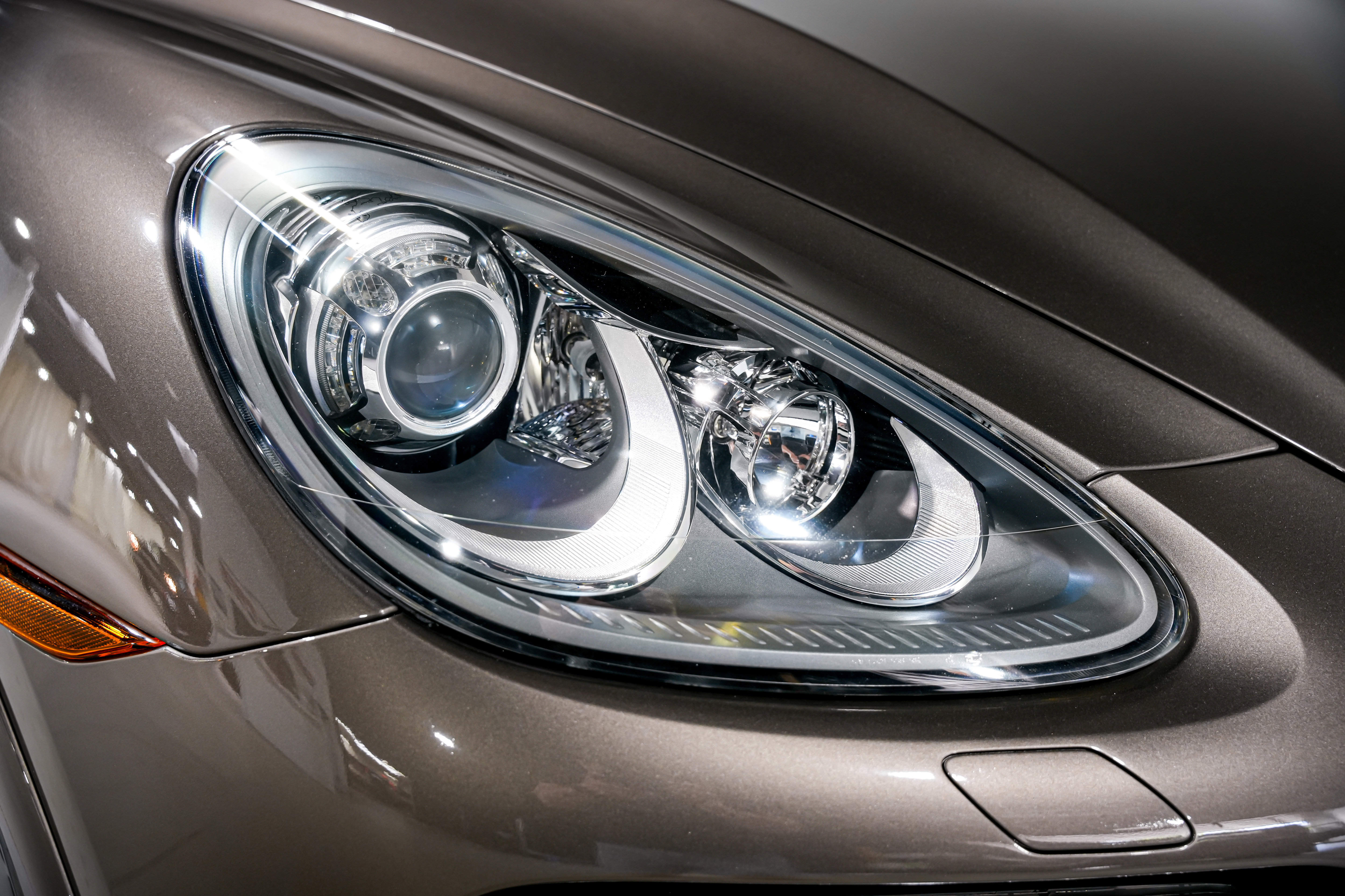 Used 2013 Porsche Cayenne Turbo AWD/4WD image 48
