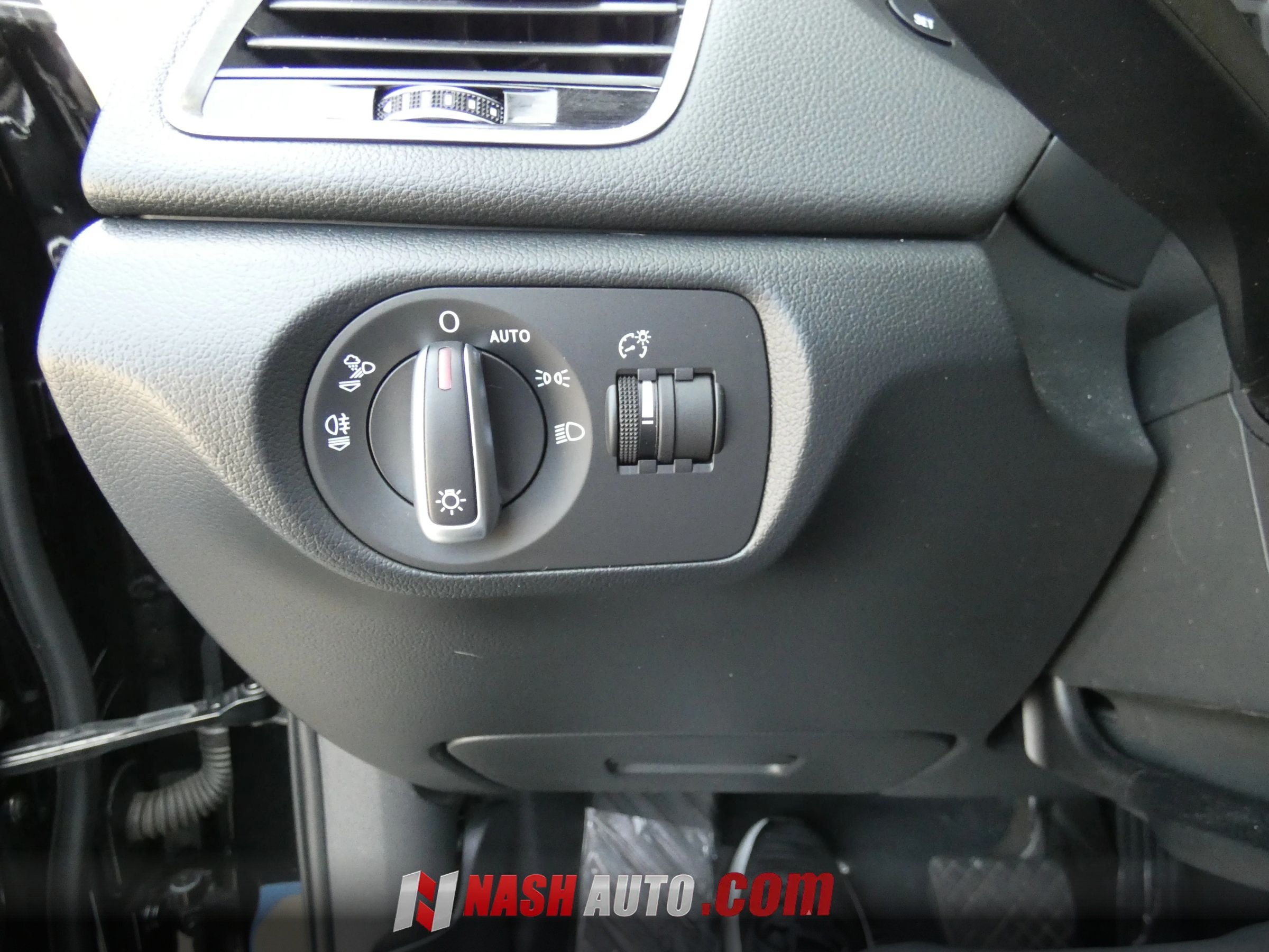 Used 2018 Audi Q3 2.0T Premium Plus w/ Premium Plus Package AWD/4WD image 72