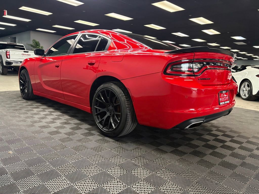 Used 2018 Dodge Charger SXT w/ Blacktop Package RWD image 7