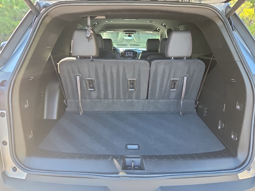 Used 2023 Chevrolet Traverse RS FWD image 35