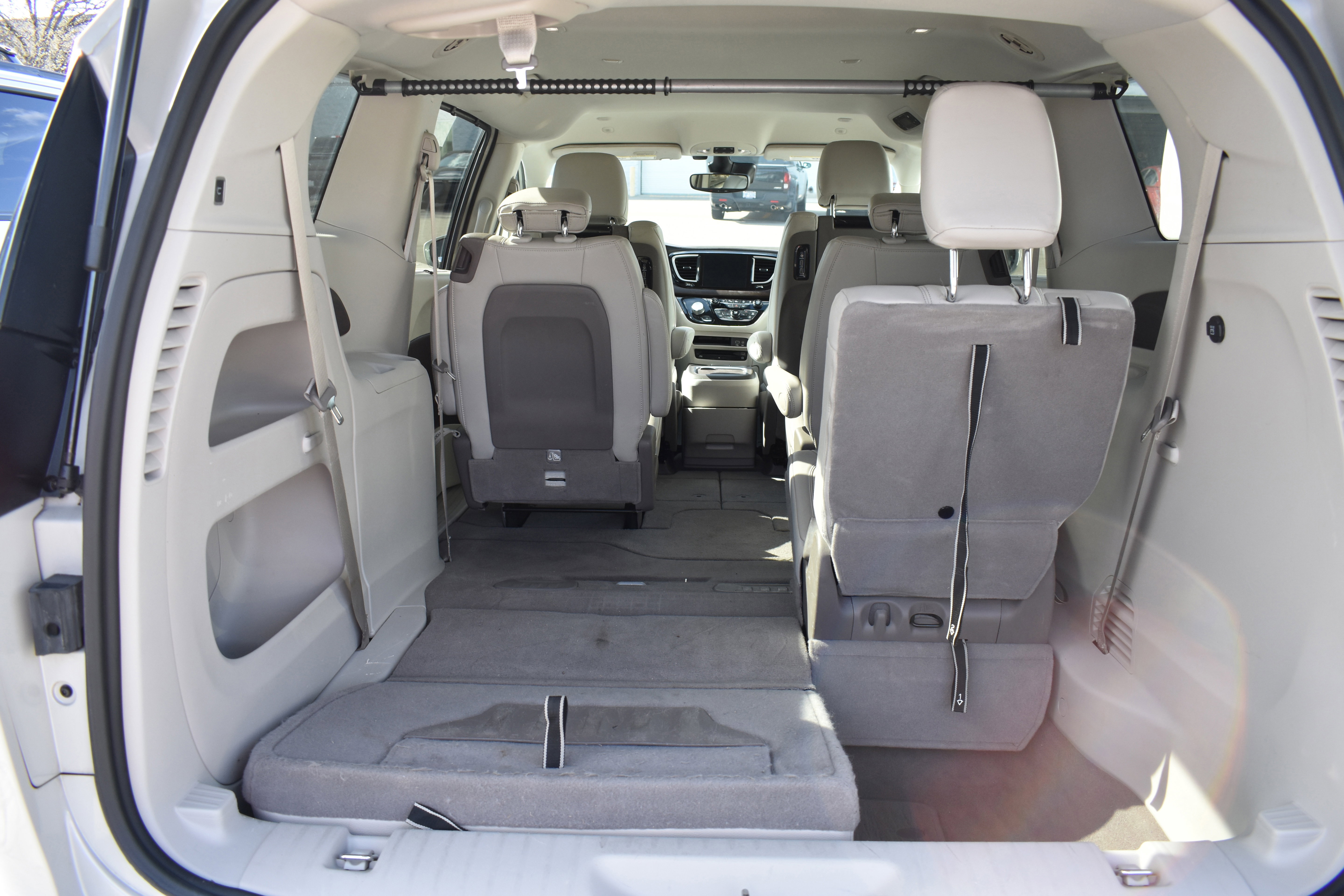 Used 2020 Chrysler Pacifica Touring-L Plus w/ Tire & Wheel Group image 38