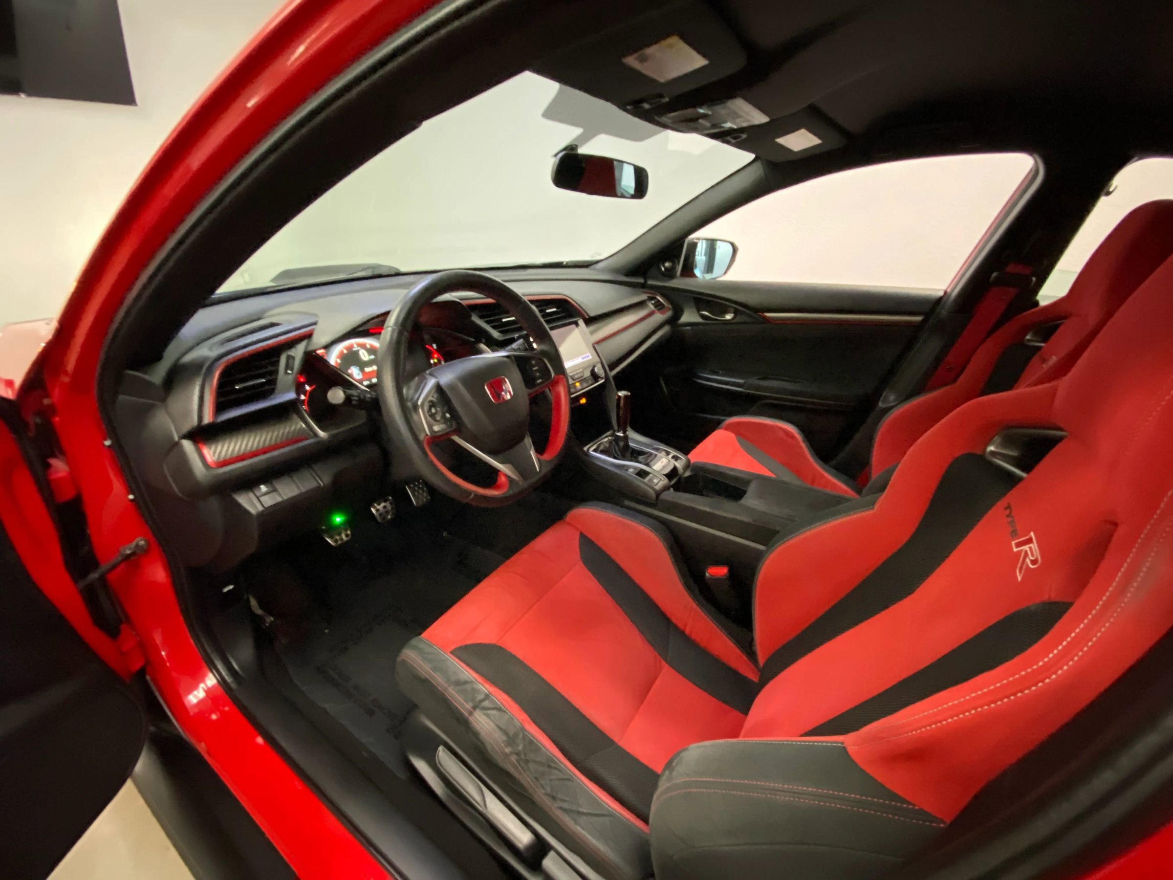 Used 2018 Honda Civic Type R image 15