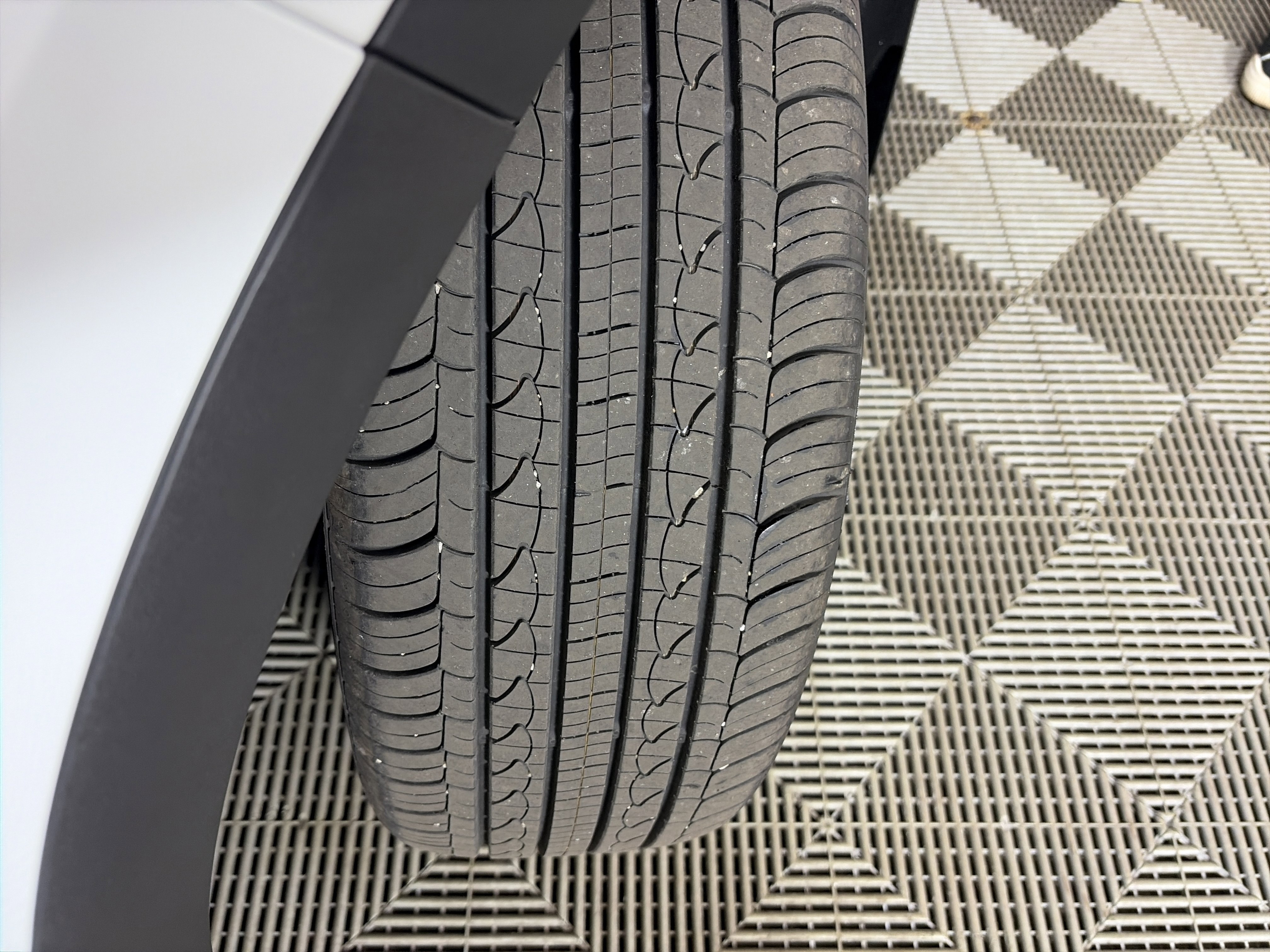 Used 2025 Hyundai Venue Limited image 2