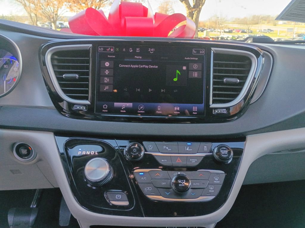 Used 2023 Chrysler Pacifica Touring-L image 17