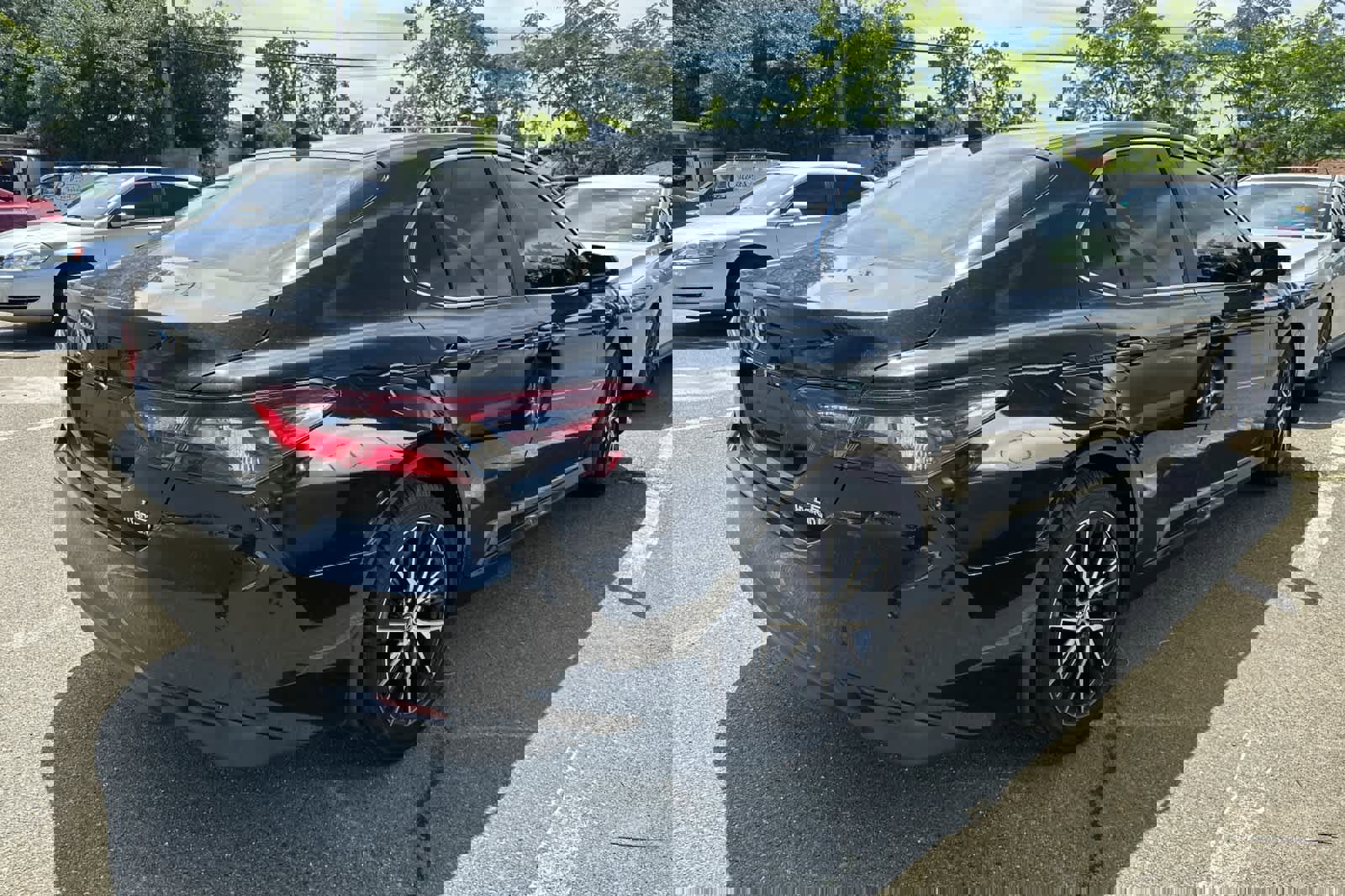 Used 2021 Toyota Camry LE FWD image 4