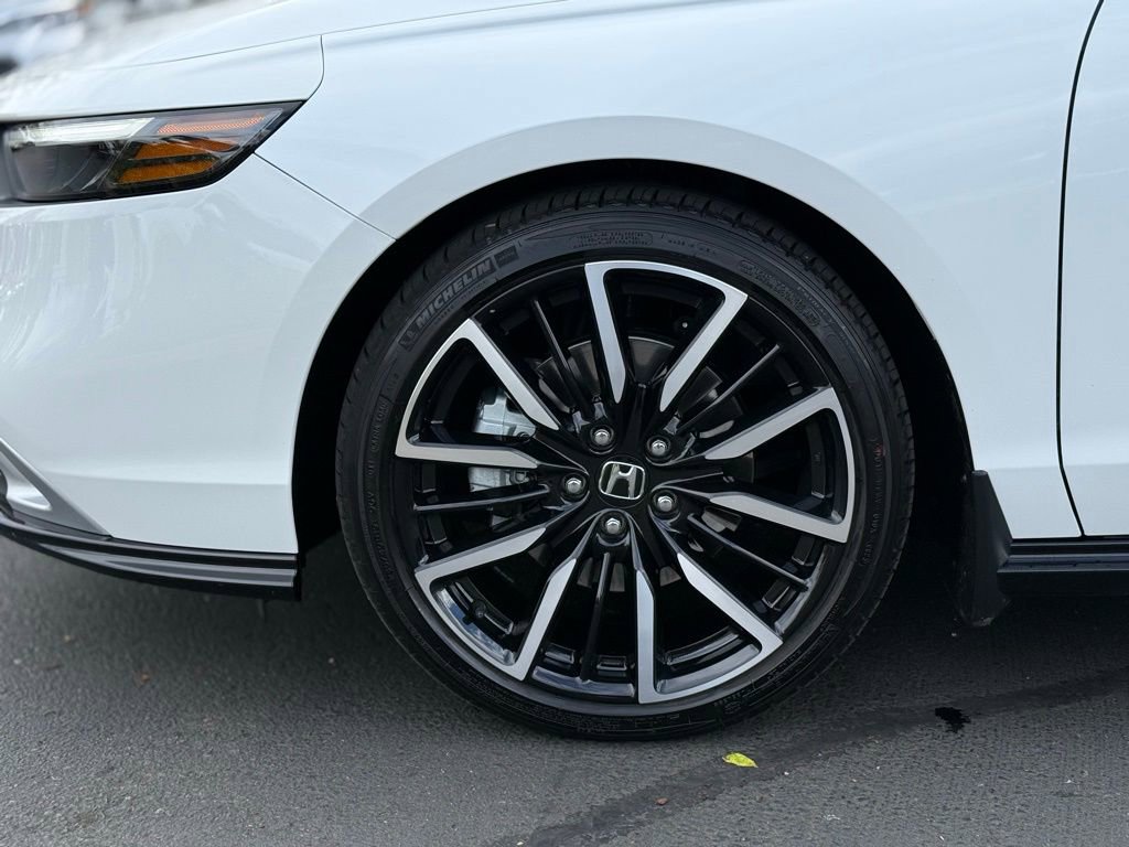 Used 2023 Honda Accord Touring image 9