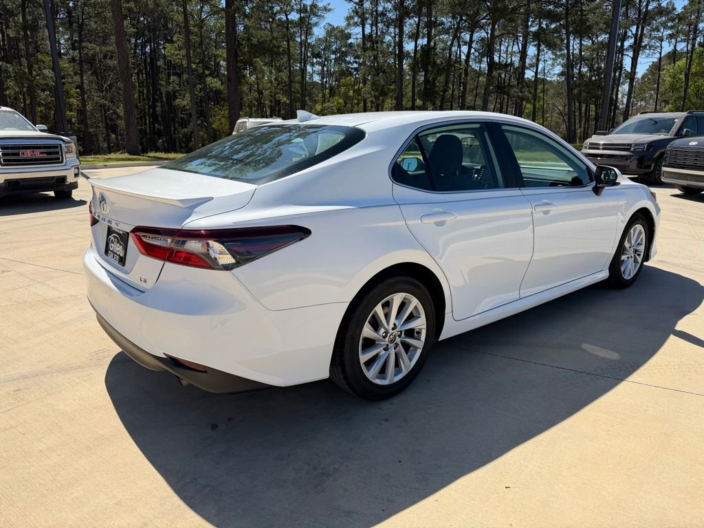 Used 2022 Toyota Camry LE image 5