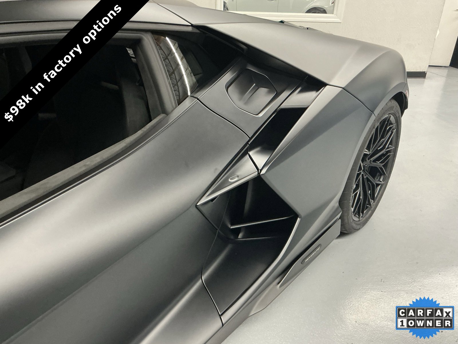 Used 2024 Lamborghini Revuelto image 8