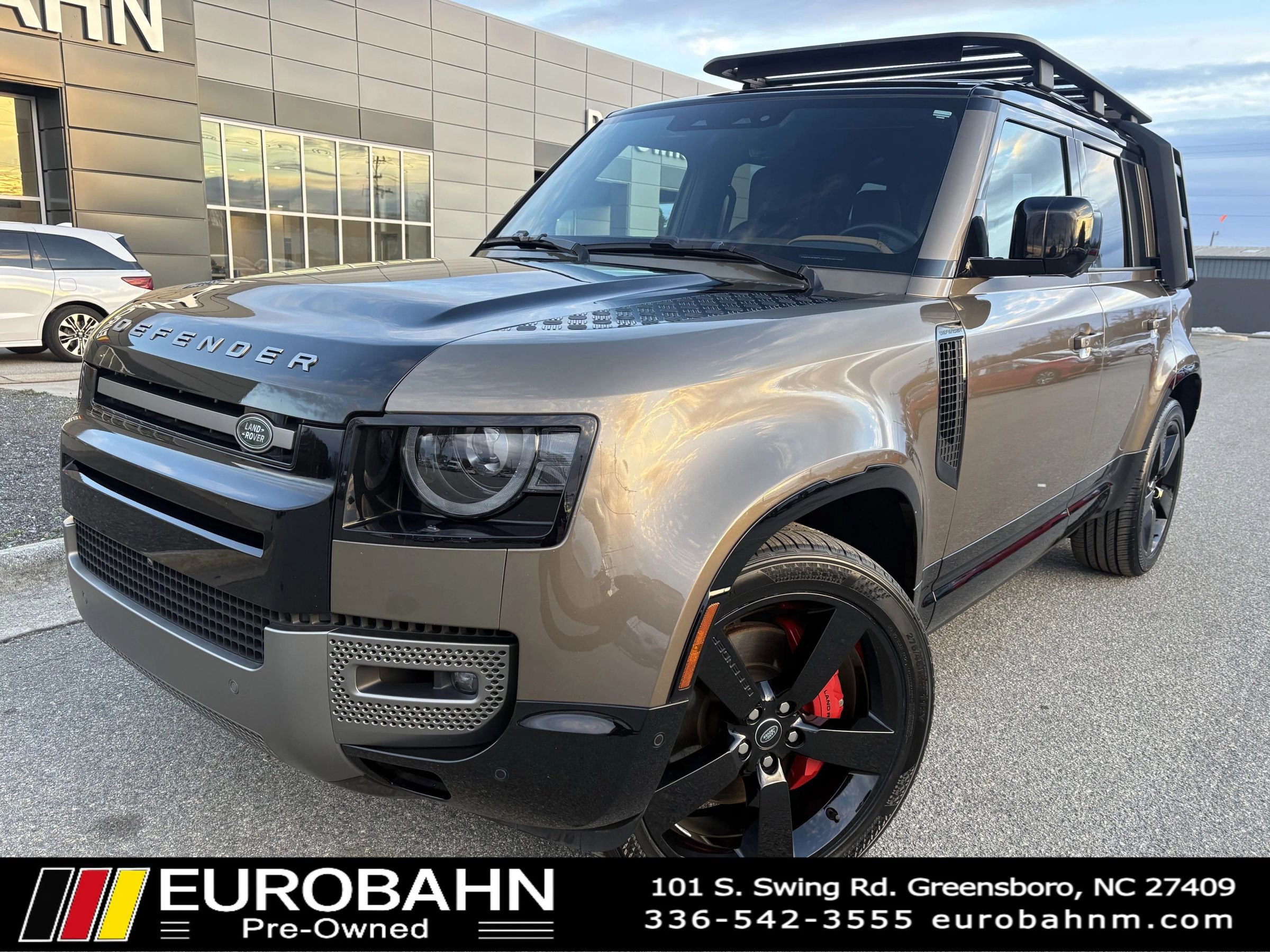 Used 2024 Land Rover Defender 110 X-Dynamic SE AWD/4WD image 1