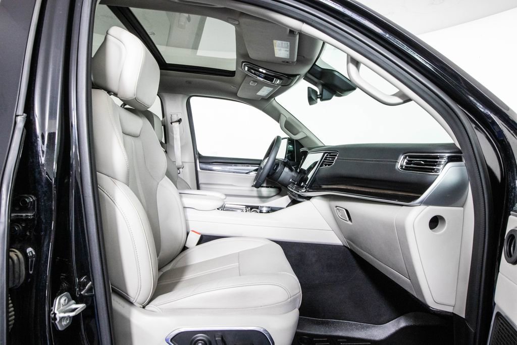 Used 2024 Jeep Wagoneer 2WD w/ Premium Group I image 10