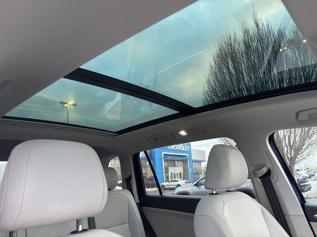 Used 2022 Volkswagen Tiguan SE image 7