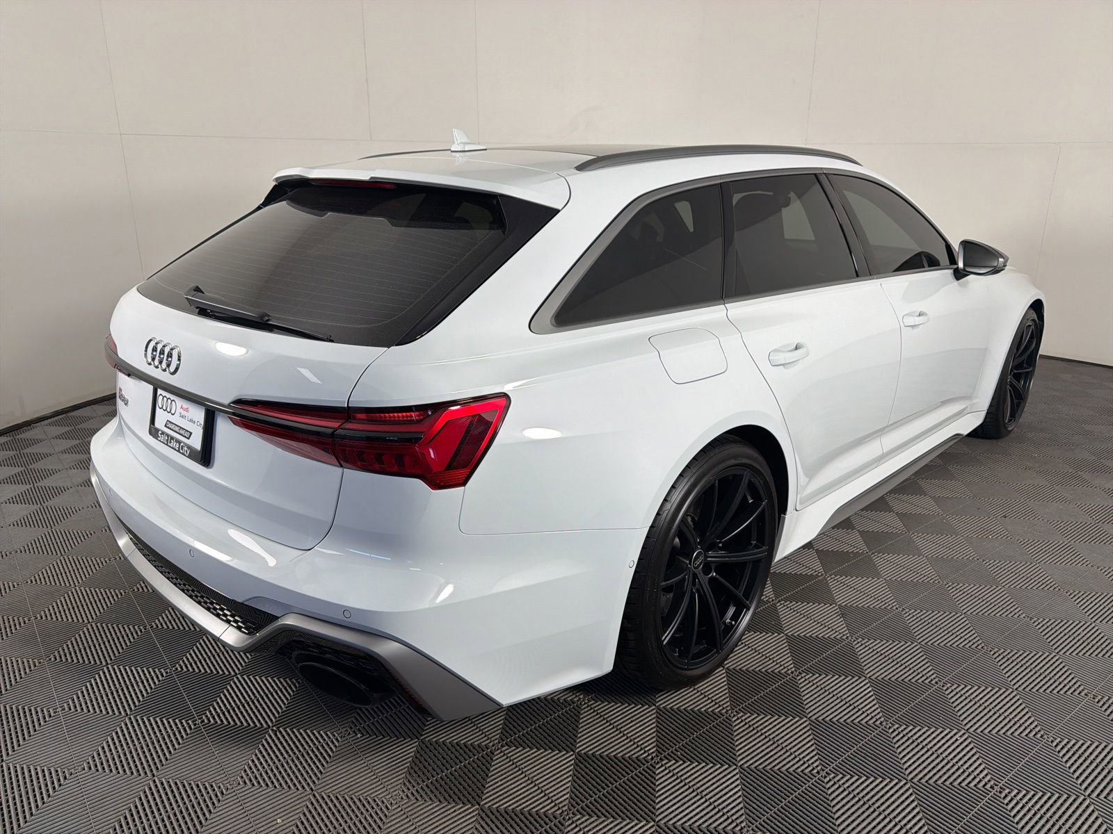 Used 2025 Audi RS 6 performance w/ Executive Package AWD/4WD image 8