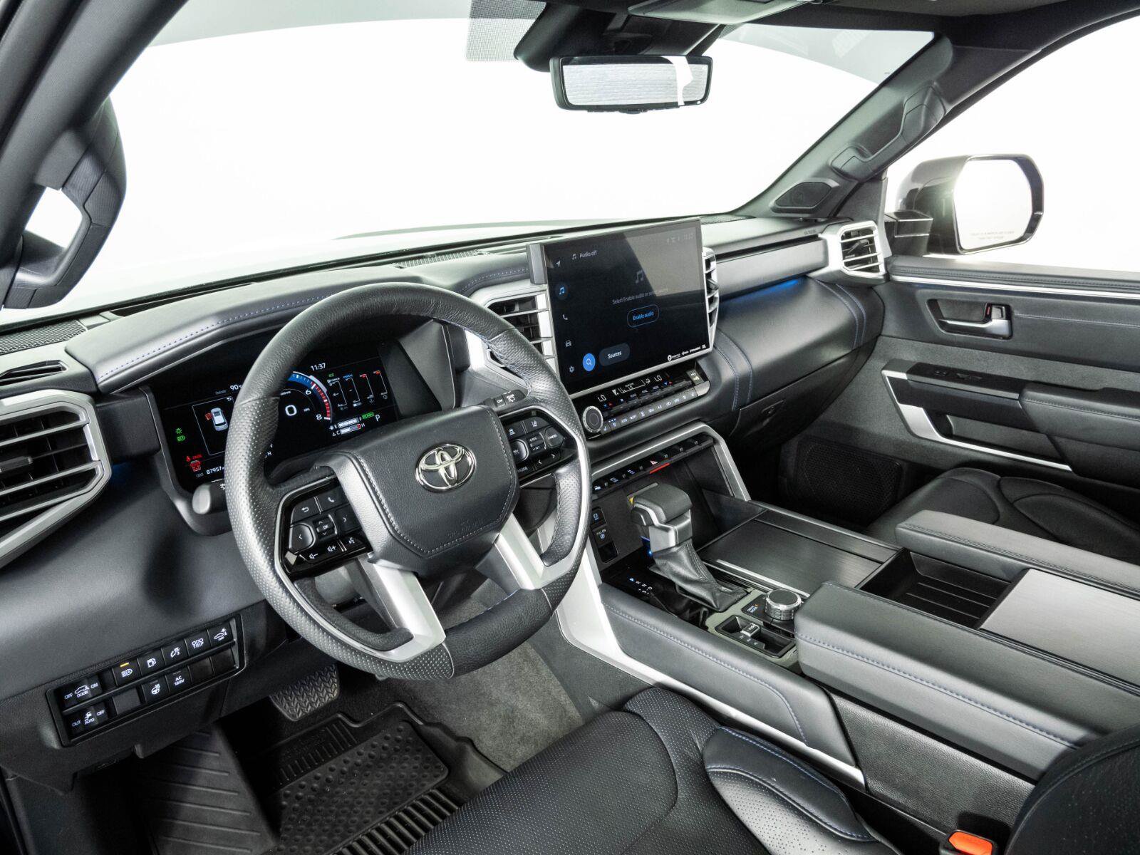 Used 2023 Toyota Sequoia Platinum AWD/4WD image 4
