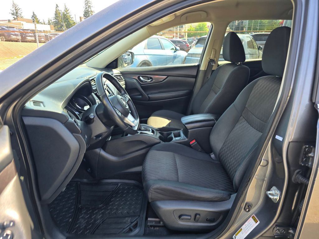Used 2018 Nissan Rogue SV AWD/4WD image 19