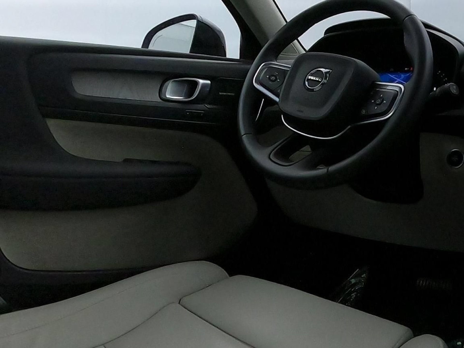 Used 2025 Volvo XC40 B5 Ultra w/ Climate Package AWD/4WD image 34