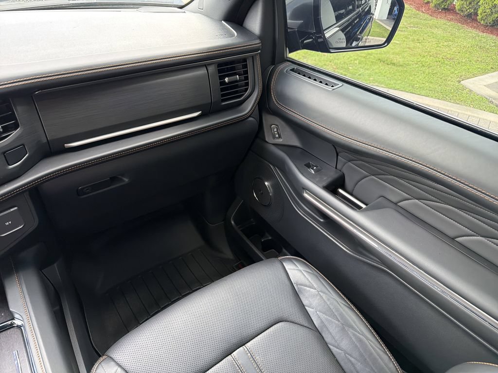 Used 2024 Ford Expedition Platinum RWD image 17