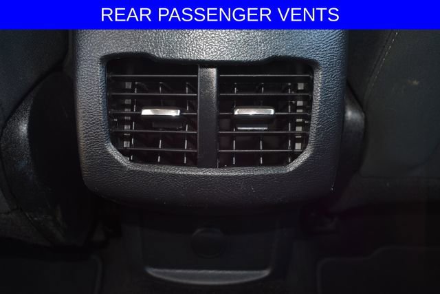 Used 2017 Ford Fusion SE w/ Fusion SE Technology Package FWD image 6